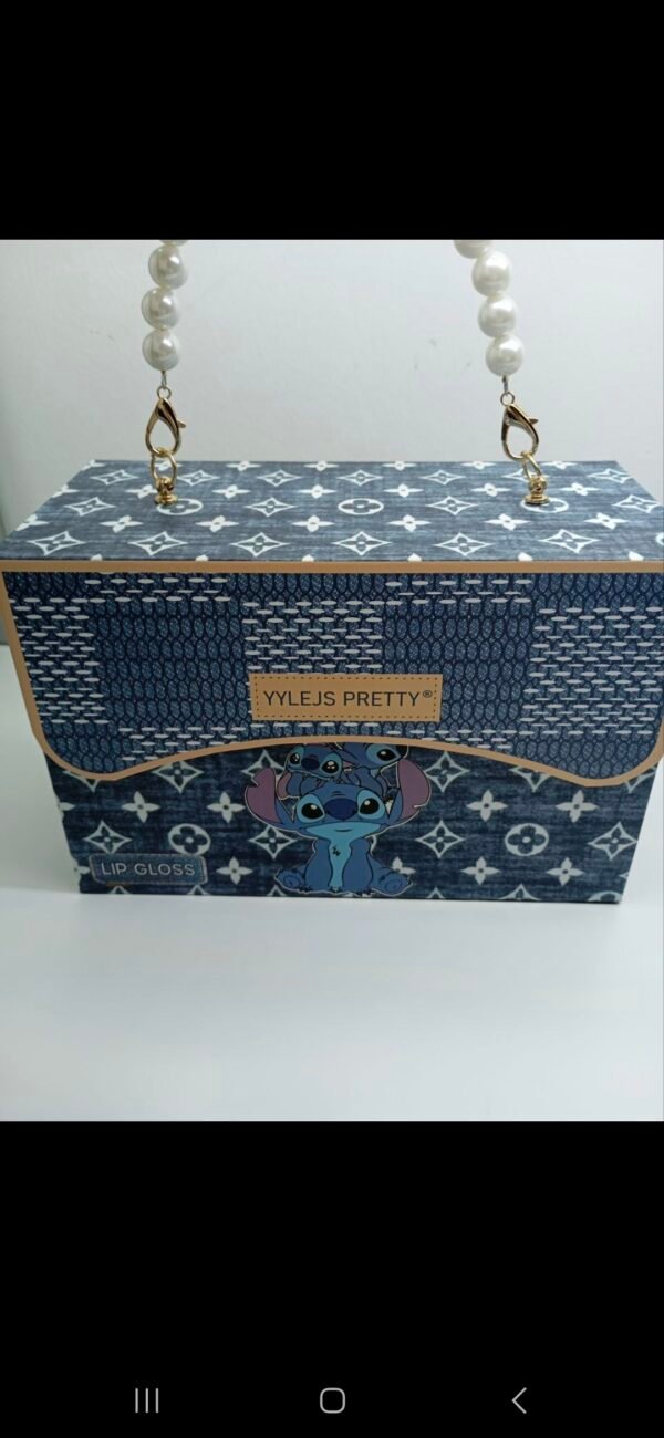 Box da 24 pezzi  completo di 6 gloss,6 tinte matte,6 illuminanti, 6 blush